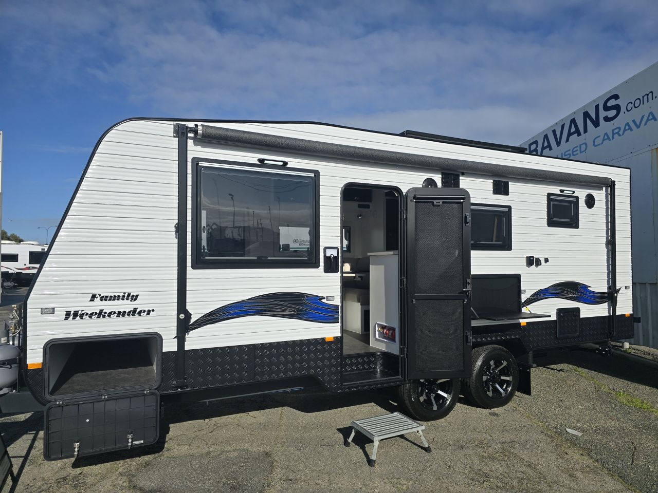 2024 SILVER VALLEY – FAMILY WEEKENDER 20’6” * this van only SV2430*